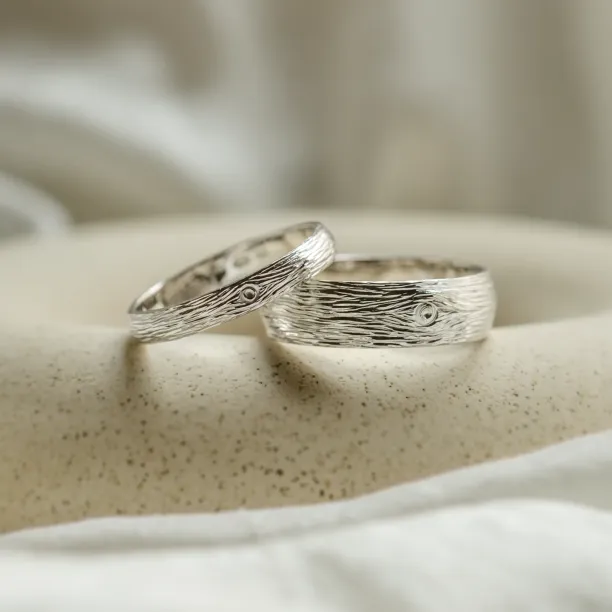 DRIS gold wedding rings with tree-bark-inspired texture