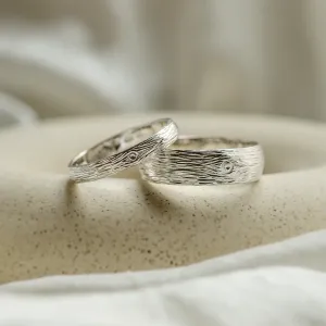 DRIS gold wedding rings with tree-bark-inspired texture