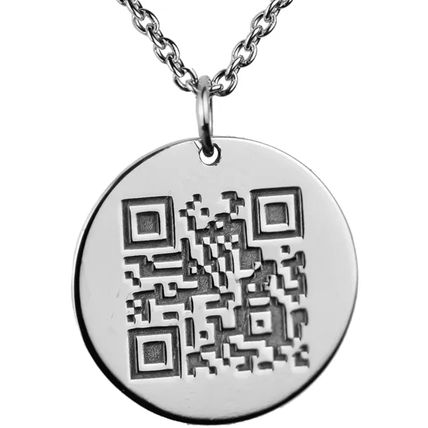 Stříbrný přívěsek EVA se zašifrovaným QR-kódem a rytím na protější straně