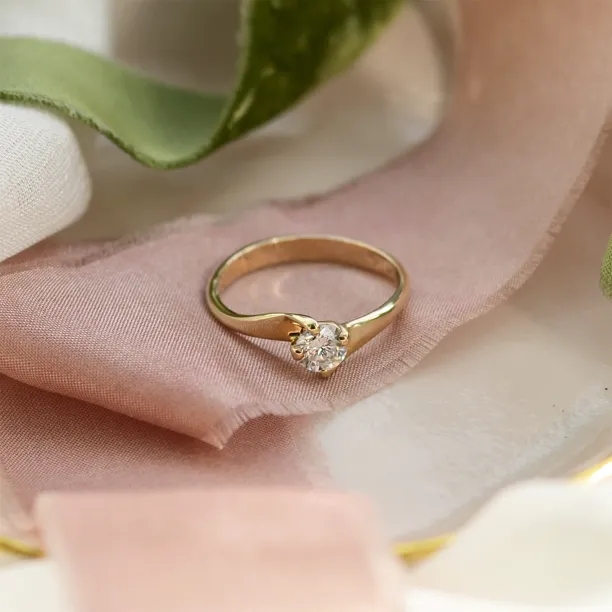 Gold ring with moissanite 0.5ct JURE Image