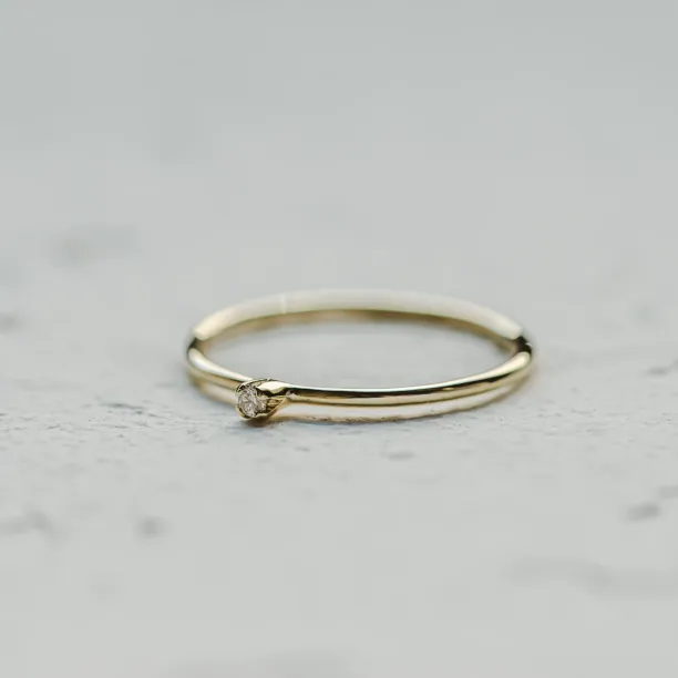 Minimalistický zlatý prsten s diamantem LAUDE Image