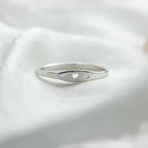 Minimalistický zlatý prsten s diamantem a gravírem VENI Thumbnail