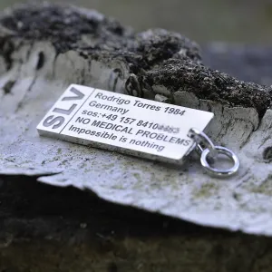 Stříbrná klíčenka se jménem majitele CLOR