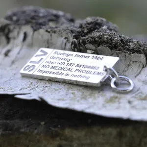 Stříbrná klíčenka se jménem majitele CLOR