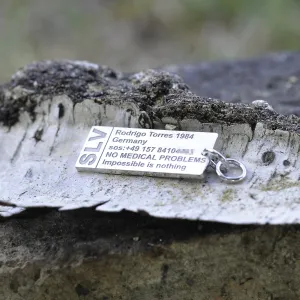 Stříbrná klíčenka se jménem majitele CLOR