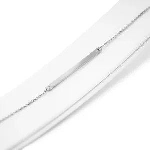Šikmý detail stříbrného náhrdelníku OSA SILVER s obdélníkovým přívěskem
