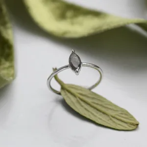 UNQE gold diamond ring 