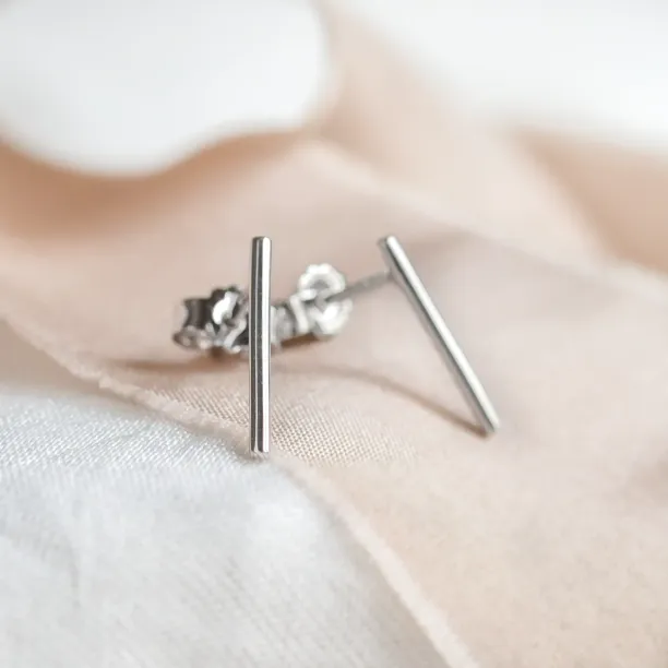 Gold minimalist earrings lines MALTE Image