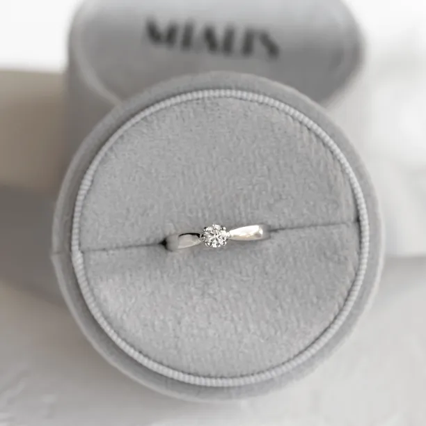 Zásnubní zlatý prsten s diamantem 0.25ct  LOVIN Image