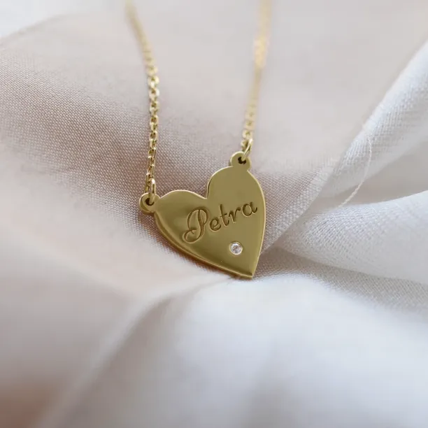 Zlatý přívěsek s gravírováním jména a diamantem JENI Image