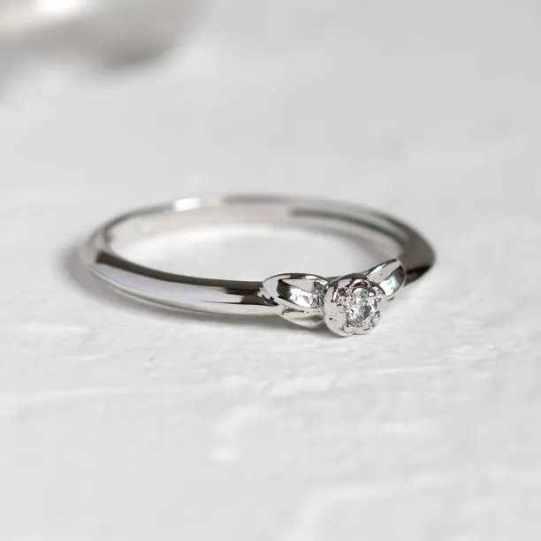 ROSNI gold diamond engagement ring Image