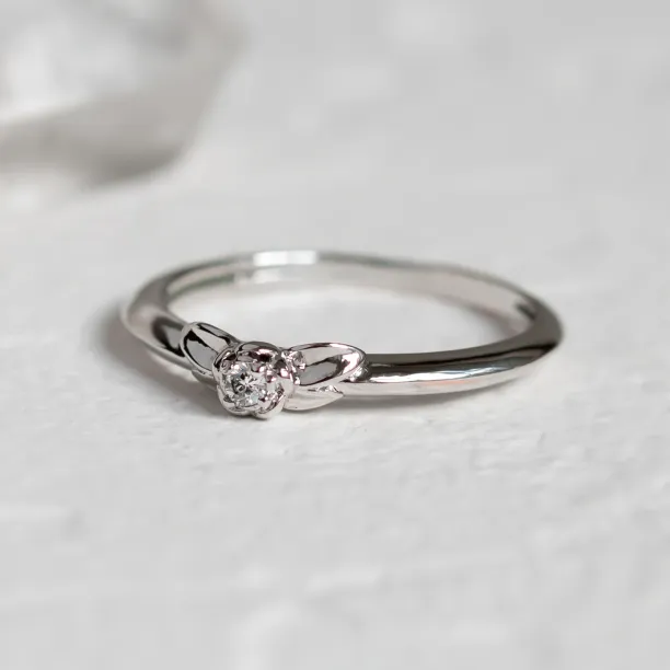 ROSNI gold diamond engagement ring Image