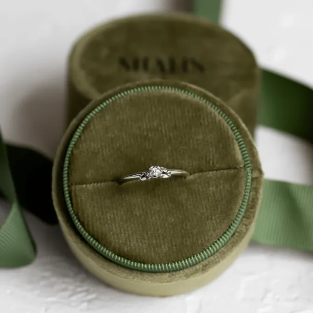 ROSNI gold diamond engagement ring Image