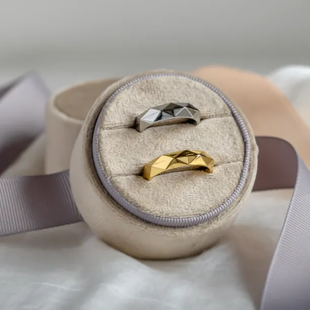 RIFA unordinary gold wedding rings Image
