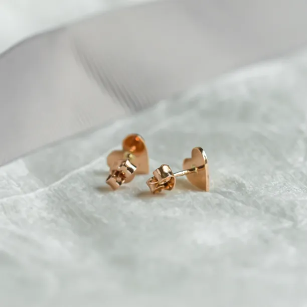 Zlaté minimalistické náušnice s gravírem a diamanty SVETTE Image