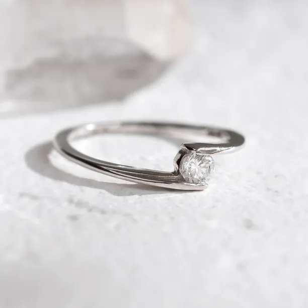 Original engagement ring with diamond HELSE Image