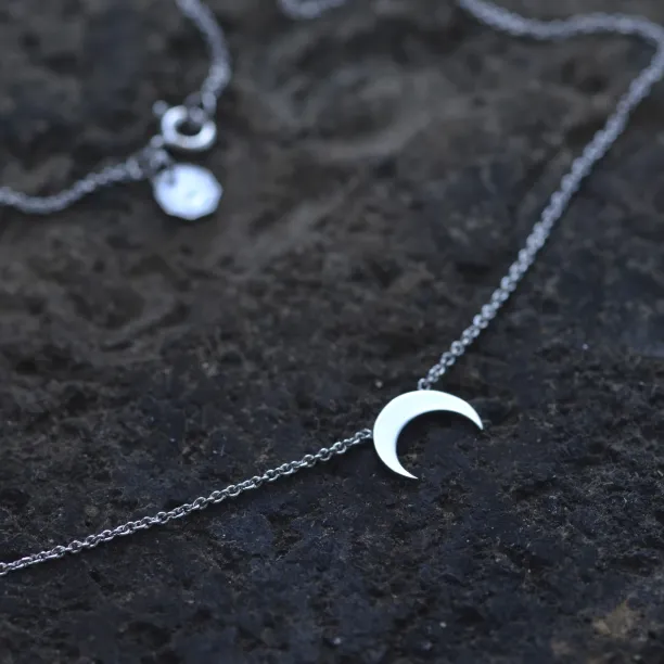 VITKE crescent-shape gold necklace Image