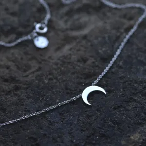 VITKE crescent-shape gold necklace Thumbnail