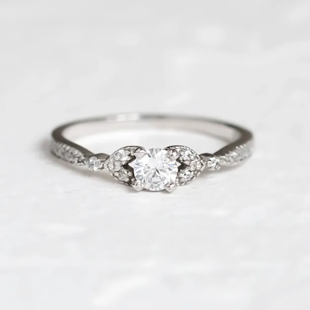 Zásnubní zlatý prsten s diamanty KREKE Image
