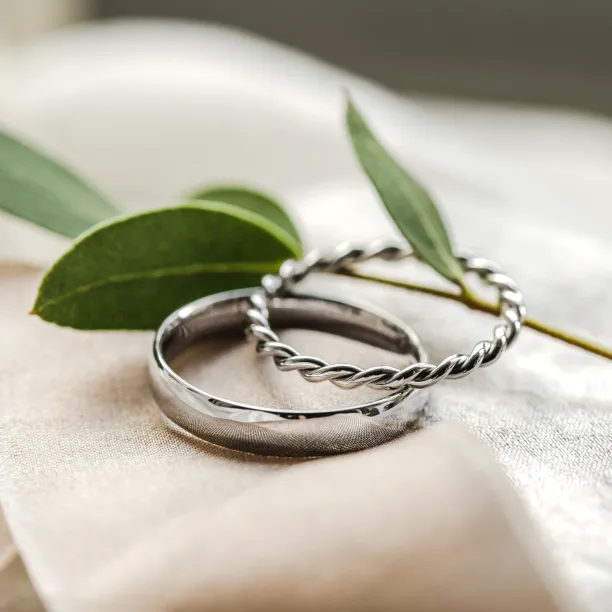 Gold minimalist wedding rings VALO Image