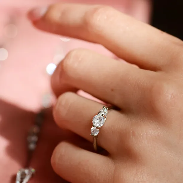 VIZO gold diamond engagement ring Image