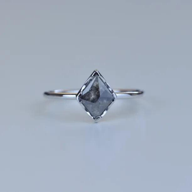 Gold diamond ring in an authentic cut ERICA Image