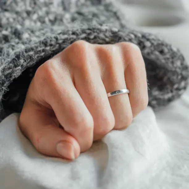 Matné komfortní snubní prsteny s diamantem ze žlutého zlata ODETTE Image