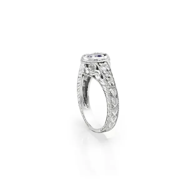 Angled side view of the OSLO gold ring with amethyst and diamonds