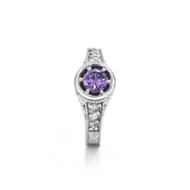 Close-up of the OSLO gold ring's amethyst and surrounding diamonds