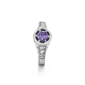 Close-up of the OSLO gold ring's amethyst and surrounding diamonds