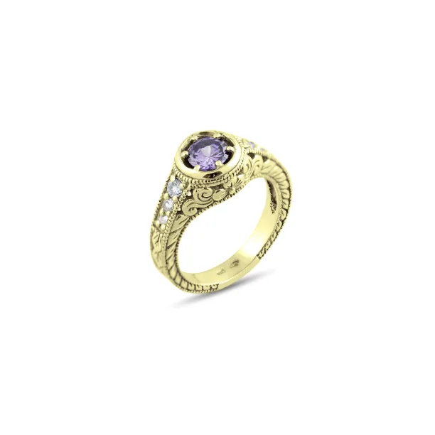 Angled view of the OSLO gold ring with amethyst and diamonds