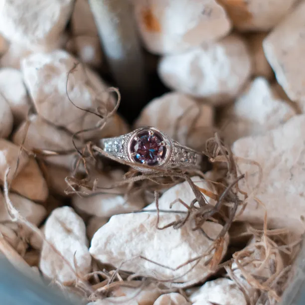 Close-up of the OSLO vintage ring with amethyst and diamonds