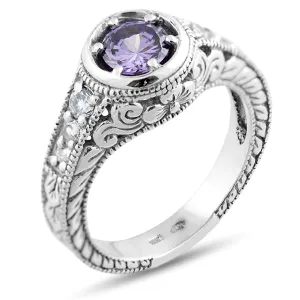 OSLO AMETIST vintage gold ring with amethyst and diamonds, angled close-up