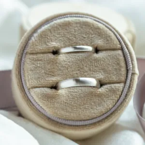 Matné komfortní snubní prsteny z bílého zlata ODELL Thumbnail