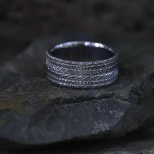 Detail snubního prstenu BRUGATA s výrazným reliéfním povrchem