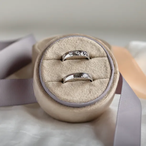 Gold wedding rings with diamonds SKIEN Image