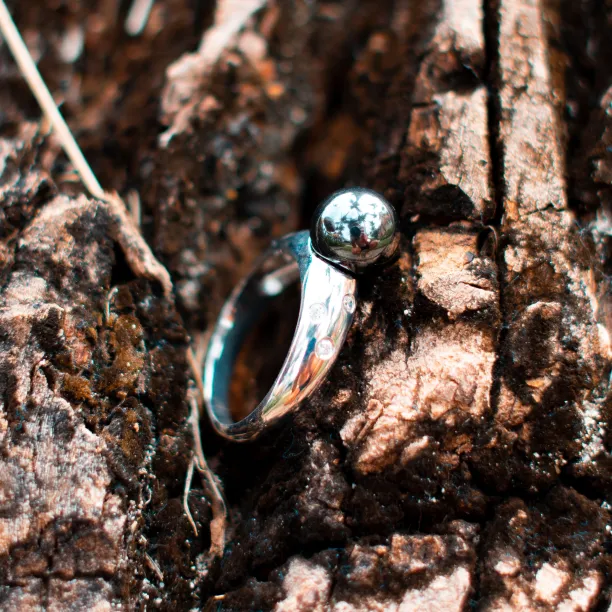 Prsten s hematitem a diamanty DOGA Image