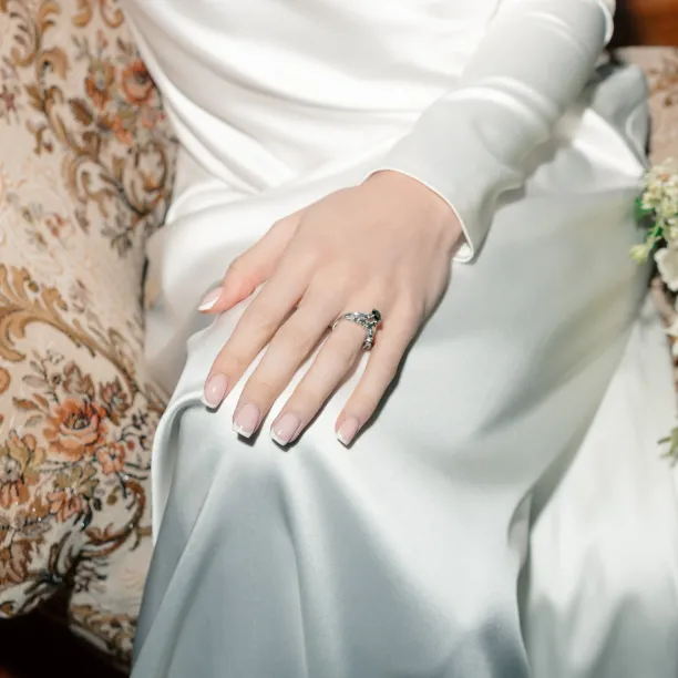 Engagement ring with black diamond FLORA Image