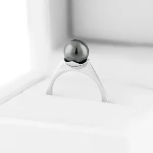 Gold ring with hematite - Fia Thumbnail