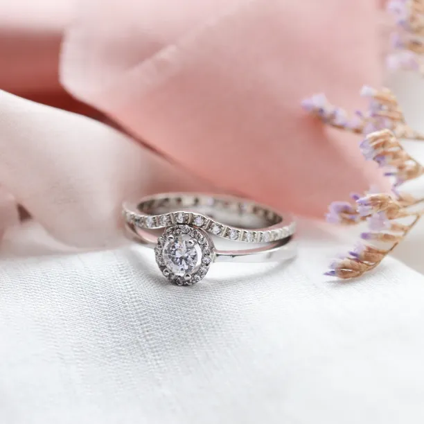 A gold ring with halo stones and diamonds HALOY Image