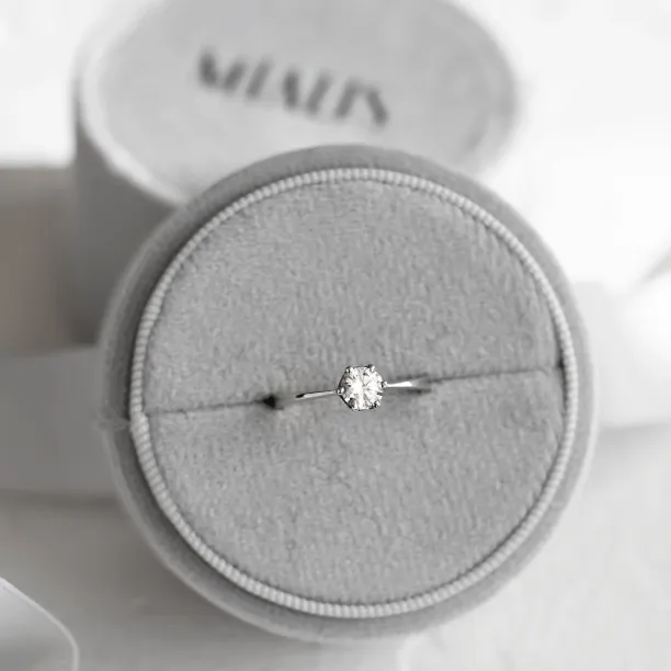 Engagement ring with diamond 0.4ct FLORA Image