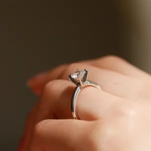 Zlatý zásnubní prsten  ve stylu solitér s diamantem 0.4ct VEITA Thumbnail