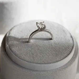 Zlatý zásnubní prsten  ve stylu solitér s diamantem 0.4ct VEITA Thumbnail