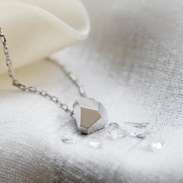 Minimalist sterling silver necklace RISO Image