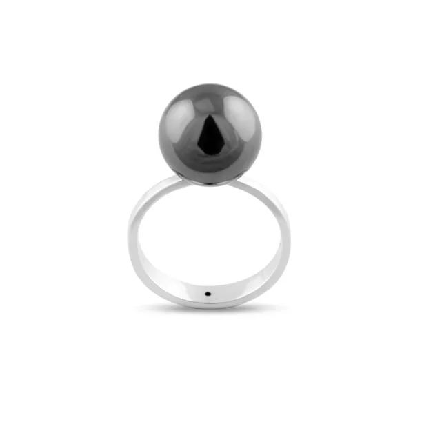 Minimalist ring with hematite RENA Image