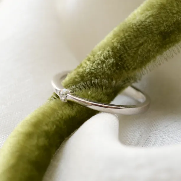 Minimalist gold engagement ring HAMEN Image