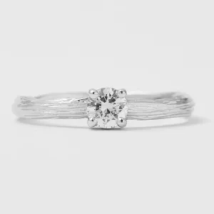 Atypical engagement ring with diamond and tree bark surface RIAN