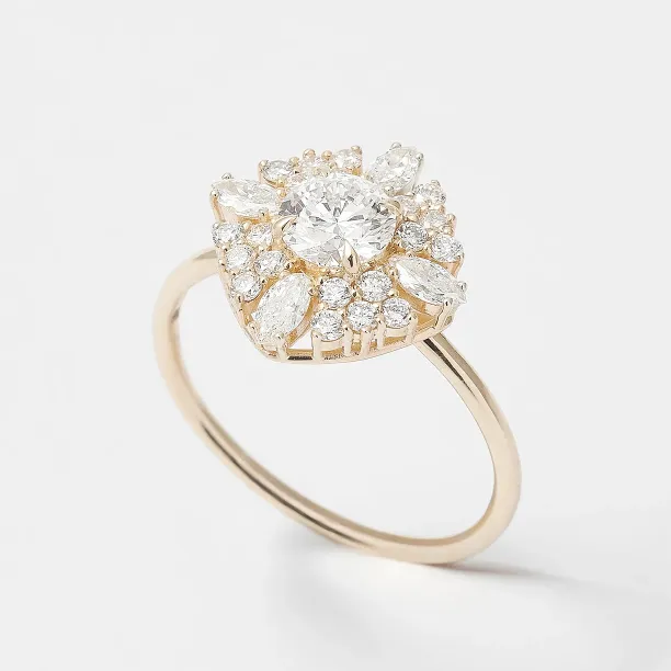 Výrazný prsten STEPHANIE s lab grown diamanty v šikmém pohledu