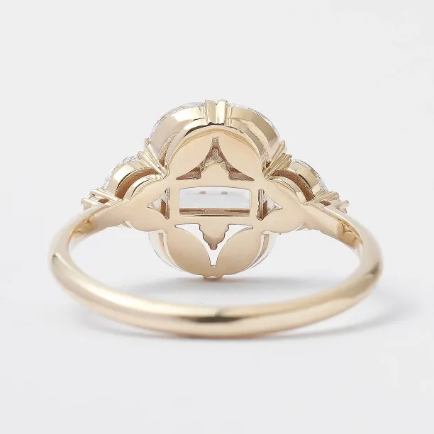 Vintage prsten ELIZETE s lab grown diamanty, pohled na spodní stranu s otevřeným geometrickým designem