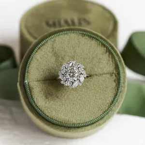 Zlatý prsten JENNY s lab grown diamanty, šikmý pohled na květinové osazení